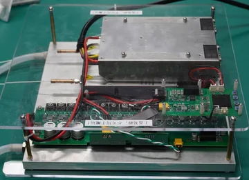 500 W-class laser power transmitter